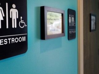 Trans birey kadınlar tuvaletini kullanamadı