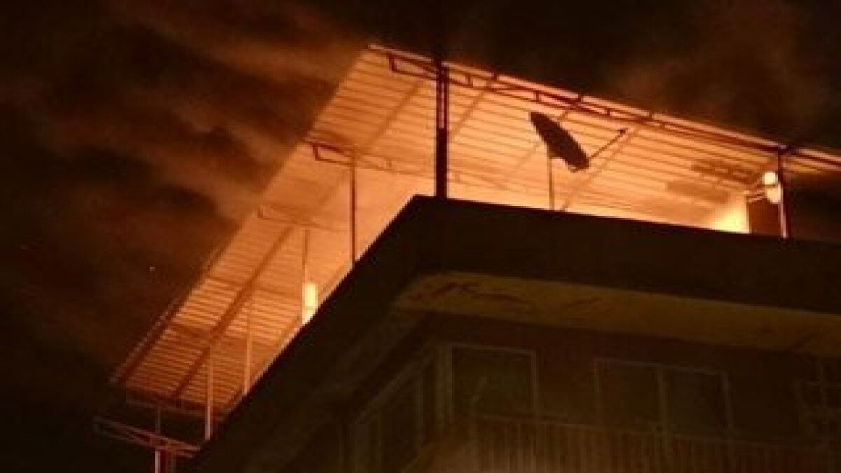 Yılbaşı eğlencesi sırasında binada yangın çıktı