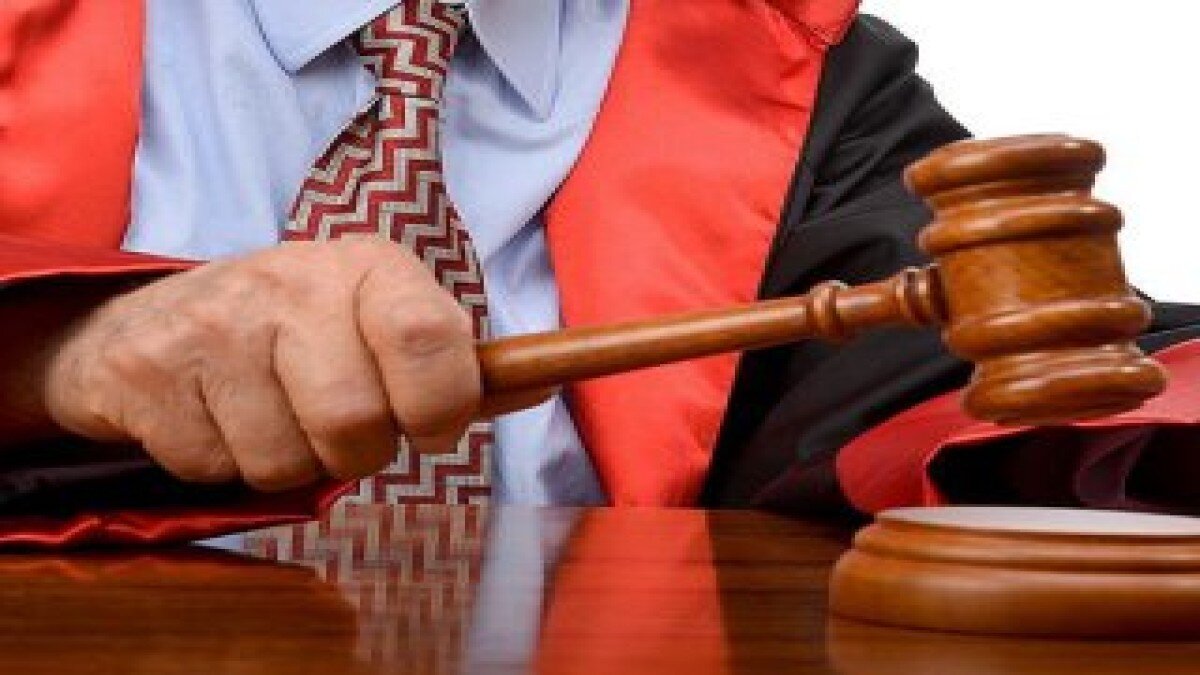 Çıplak fotoğraflarıyla şantaj yapıp, tecavüz etti