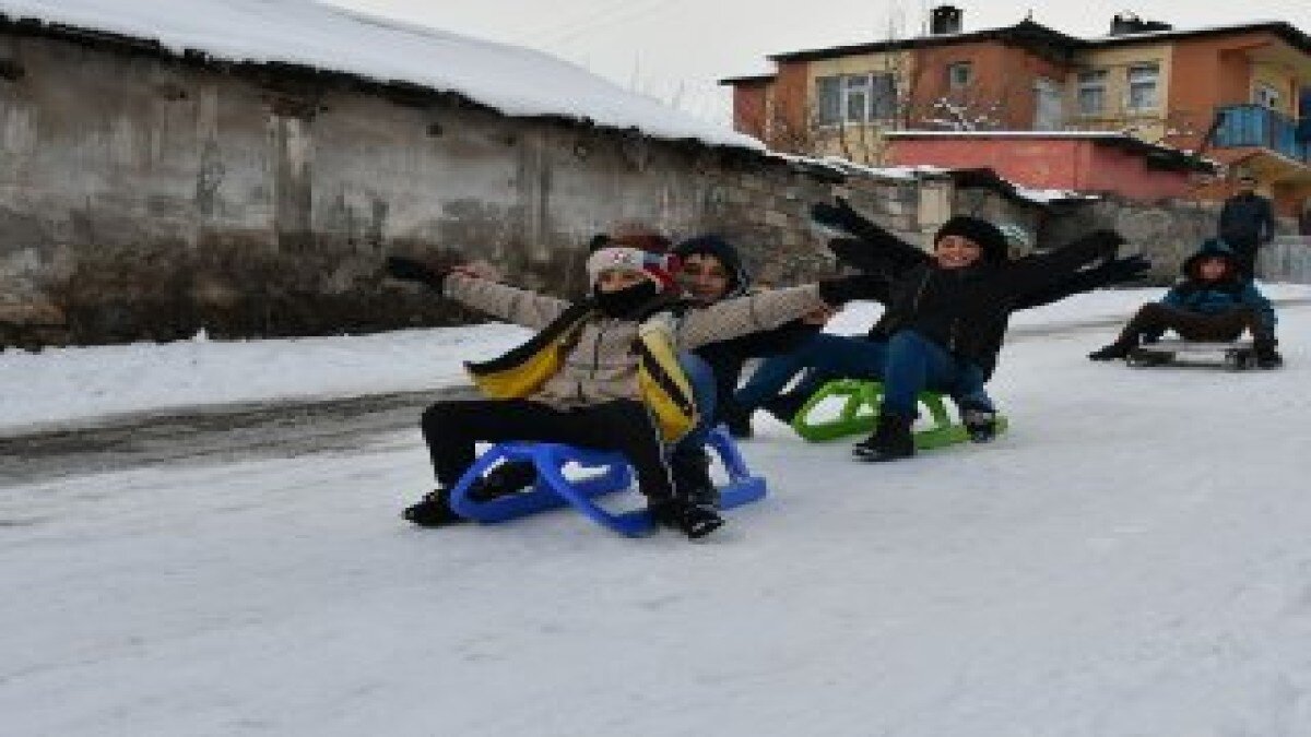 Cıbıltepeli çocukların kar eğlencesi