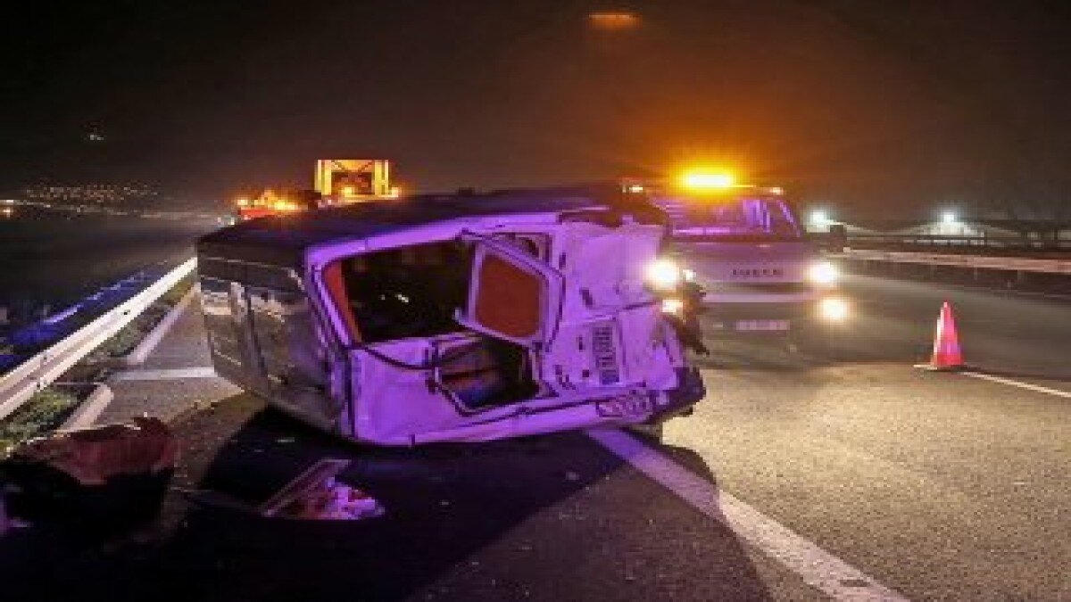 Bursa'da göçmenleri taşıyan minibüs devrildi