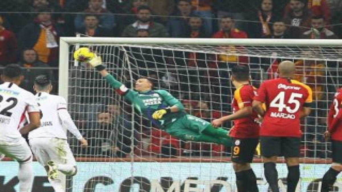 Muslera kalesinde devleşiyor