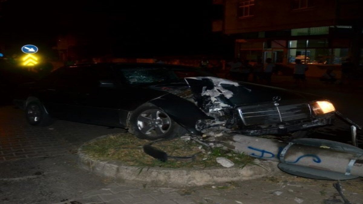 Samsun'da alkollü sürücü polisten kaçtı, kaza yaptı