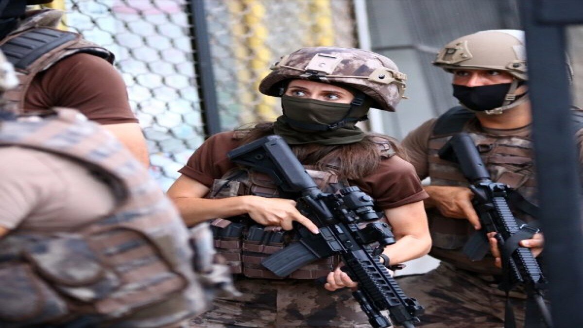 Adana'da merkezli 4 ilde zehir tacirlerine operasyon