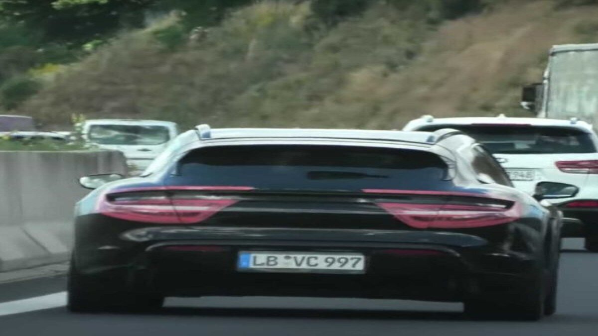 Porsche Taycan Cross Turismo'dan yeni görüntüler