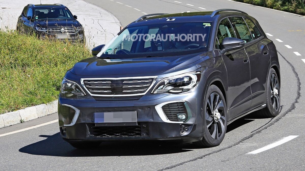 Volkswagen'in elektrikli SUV modeli ID.6 kameralara yakalandı