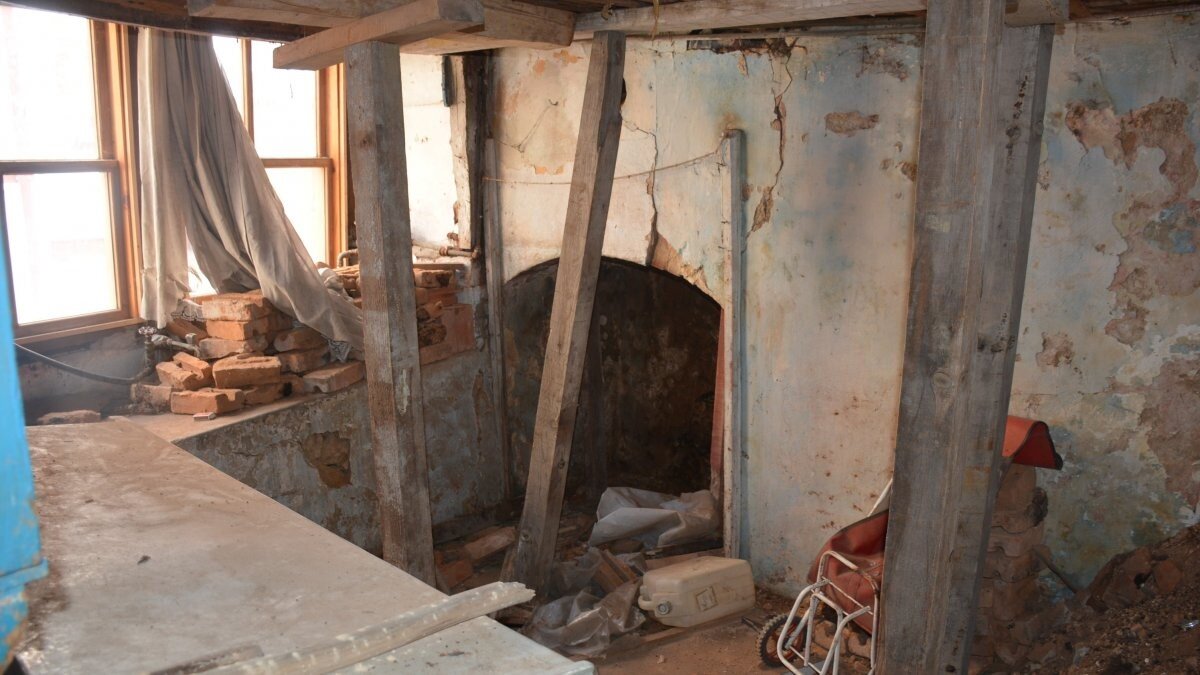 Sinop'ta dışıyla büyüleyen evin içi bakımsızlıktan çürüyor