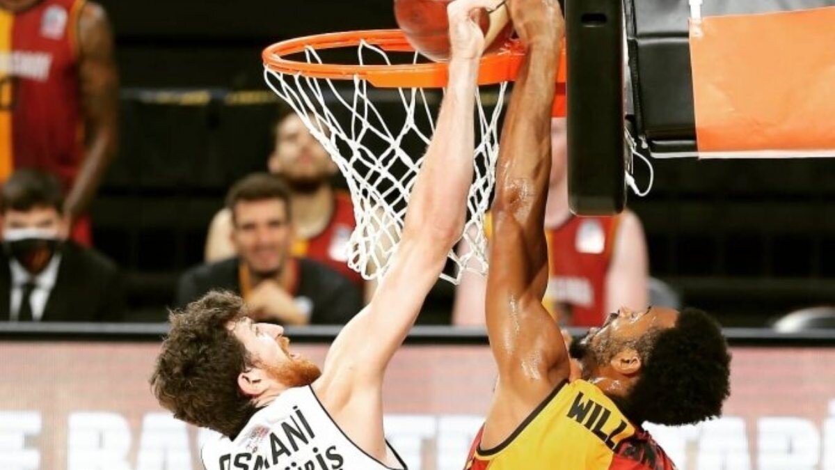 Galatasaray potada Beşiktaş'ı mağlup etti