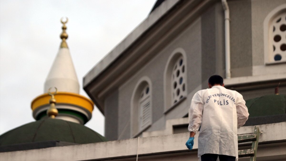 Kırklareli'nde caminin alemleri çalındı