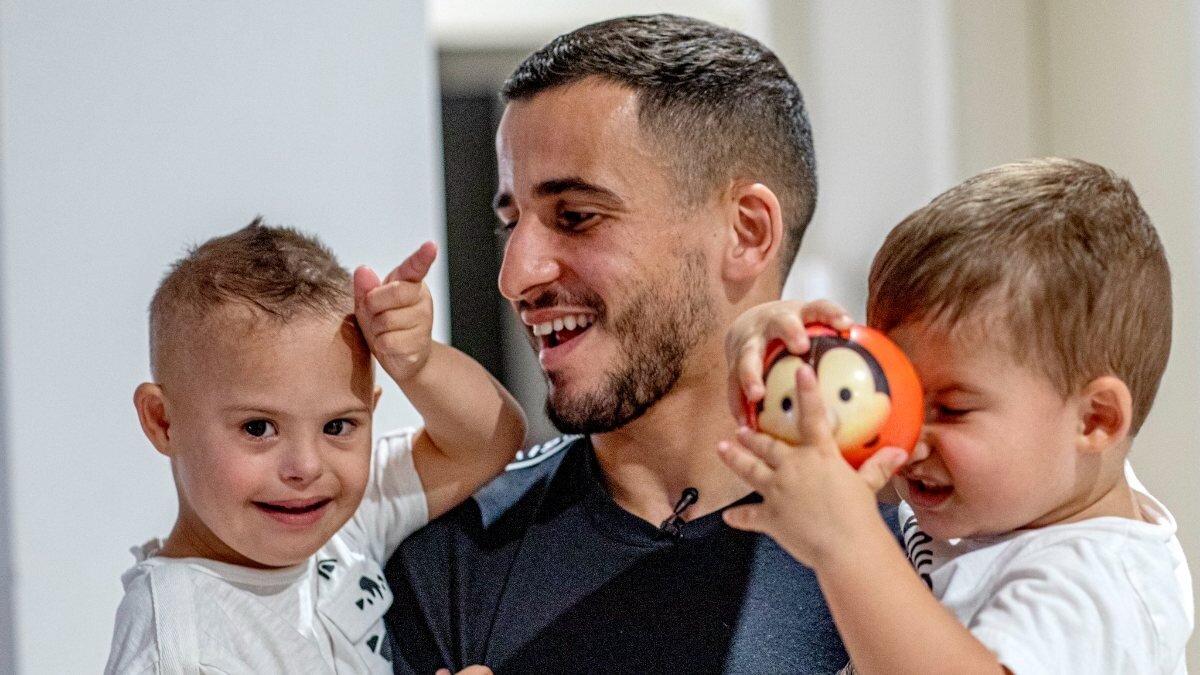 Omar down sendromlu çocuğunu eğlendirmek isterken yaralandı