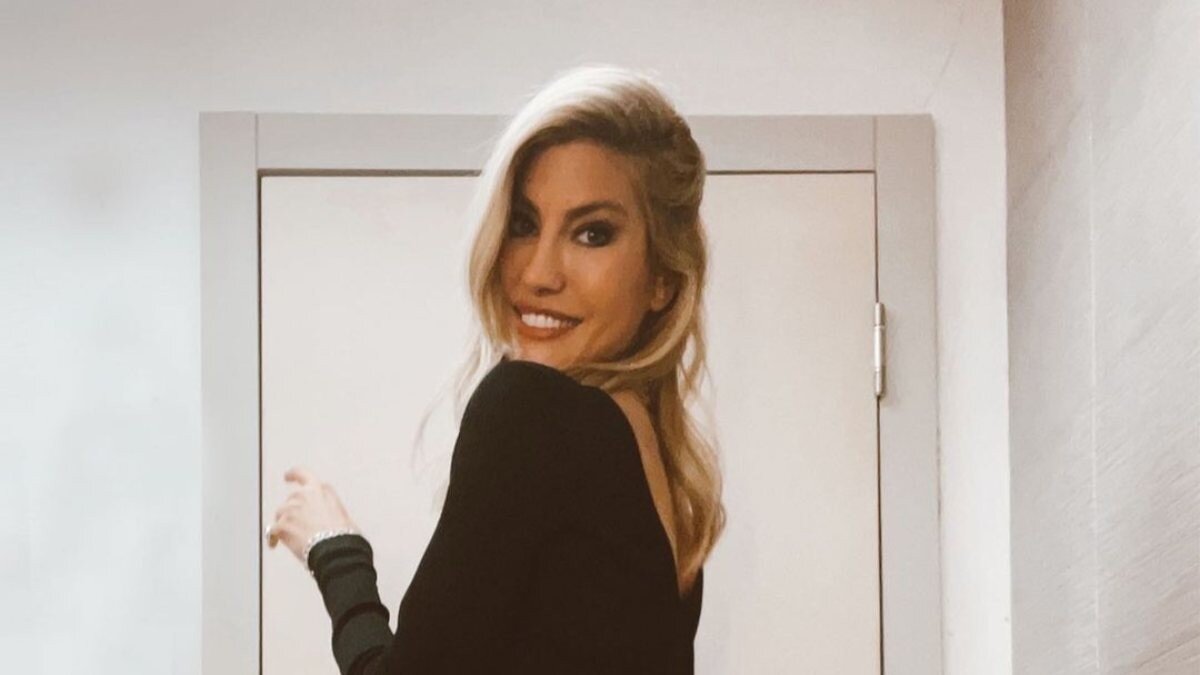 Çağla Şıkel, karın kaslarını paylaştı