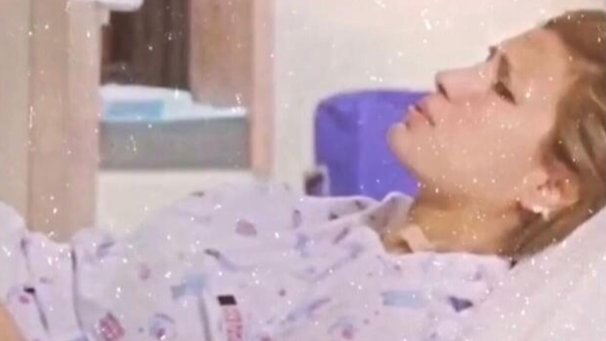 Çağla Şıkel, doğum fotoğrafını paylaştı