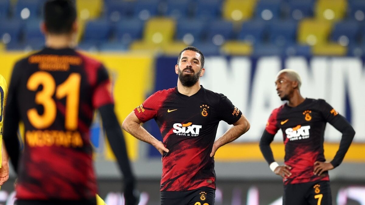 Arda Turan: Yüzde 85'iniz futbolu bilmiyorsunuz