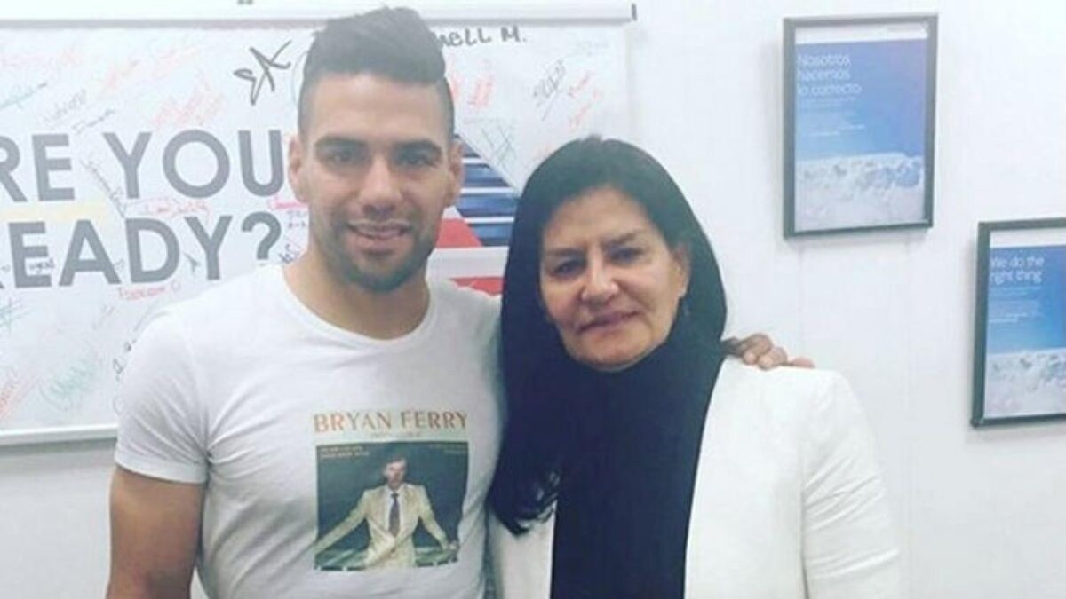 Falcao'nun annesi: Oğlum ayrılmayı düşünmüyor