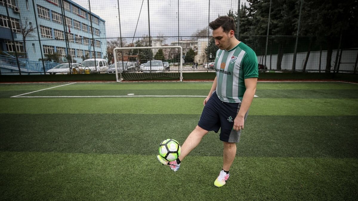 Bursa'da açılan halı sahalara yoğun talep