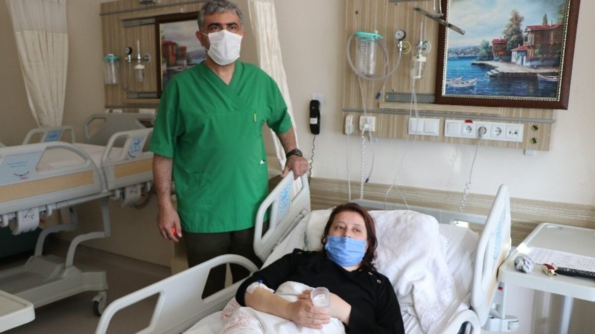 Nefes darlığı çeken kadının ciğerinden biber çıktı