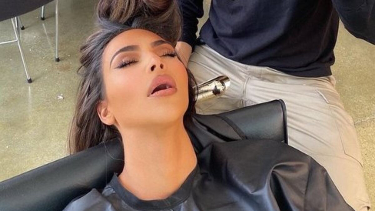 Kim Kardashian kuaför koltuğunda uyudu