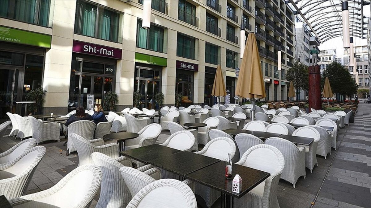 Almanya'da kısıtlamalar hizmet sektörünü olumsuz etkiliyor