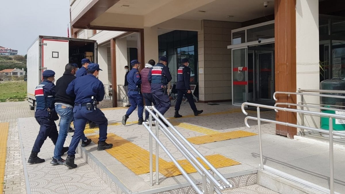İzmir'de kaçak göçmen operasyonunda 3 tutuklama