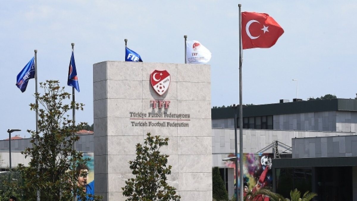 3 Süper Lig ekibine ihtar cezası