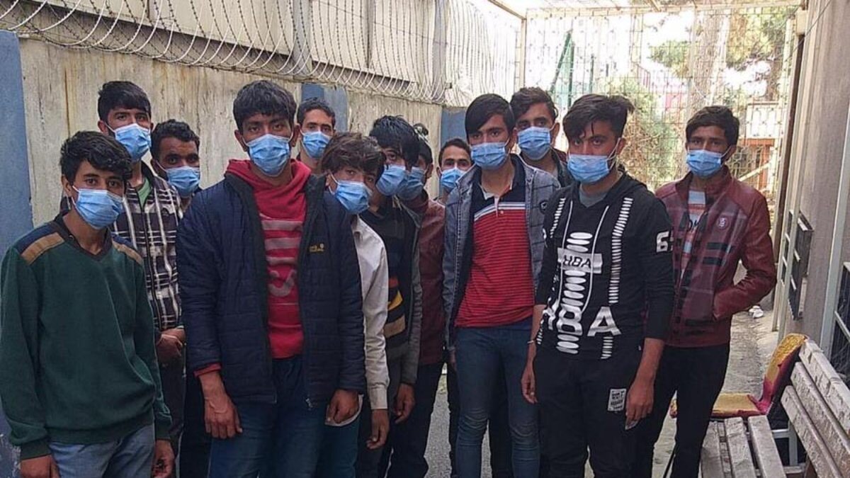 Afgan uyruklu 16 kaçak göçmen yakalandı