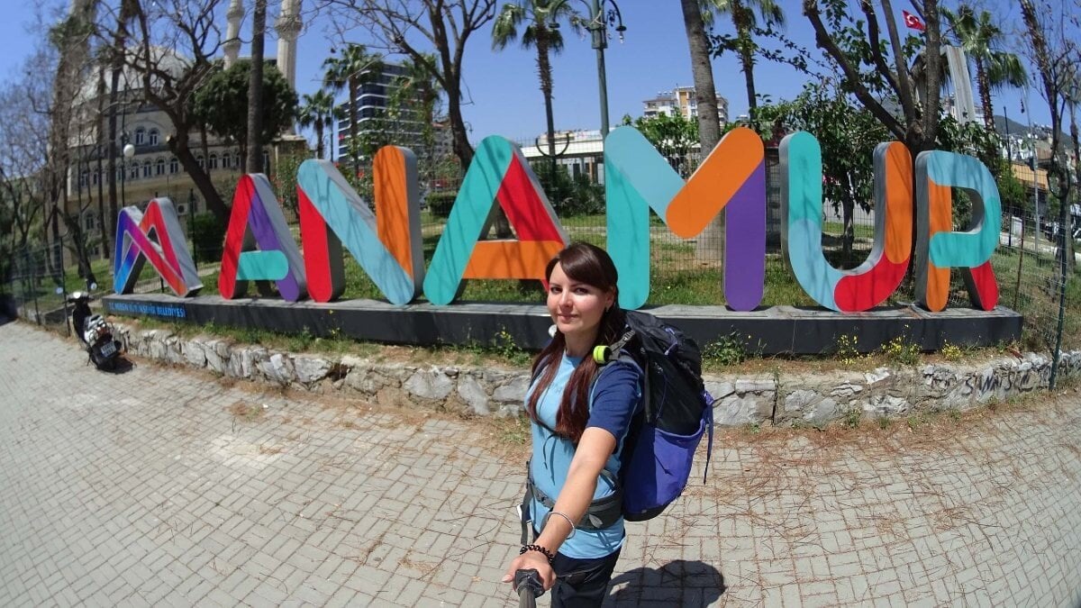 Rus kadın otostopla 5 kıtada 69 ülke gezdi