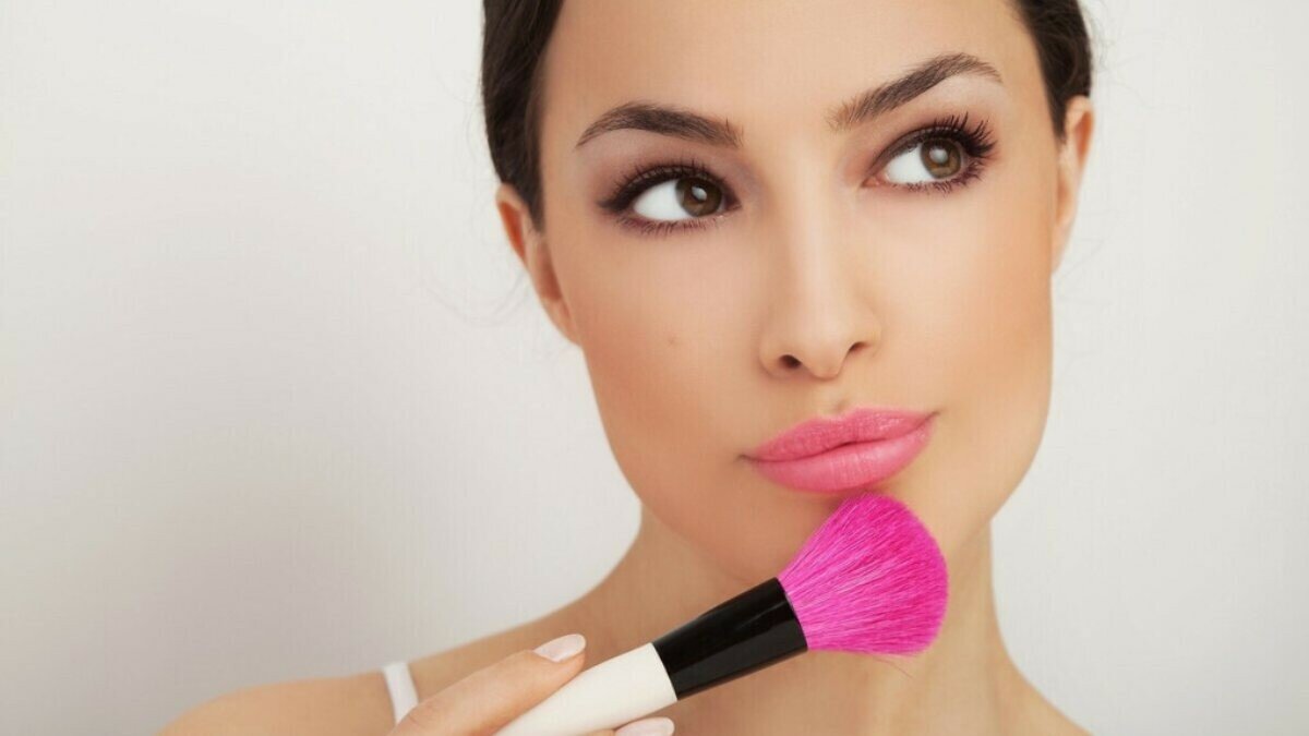Güzellik rutininize doğallık katacak 11 makyaj hilesi