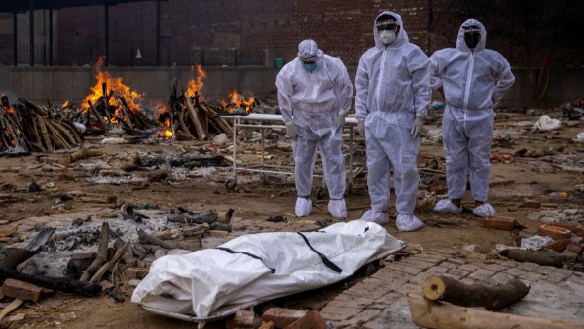 Hindistan, koronavirüs ölümlerinde günlük rekor artış kaydetti