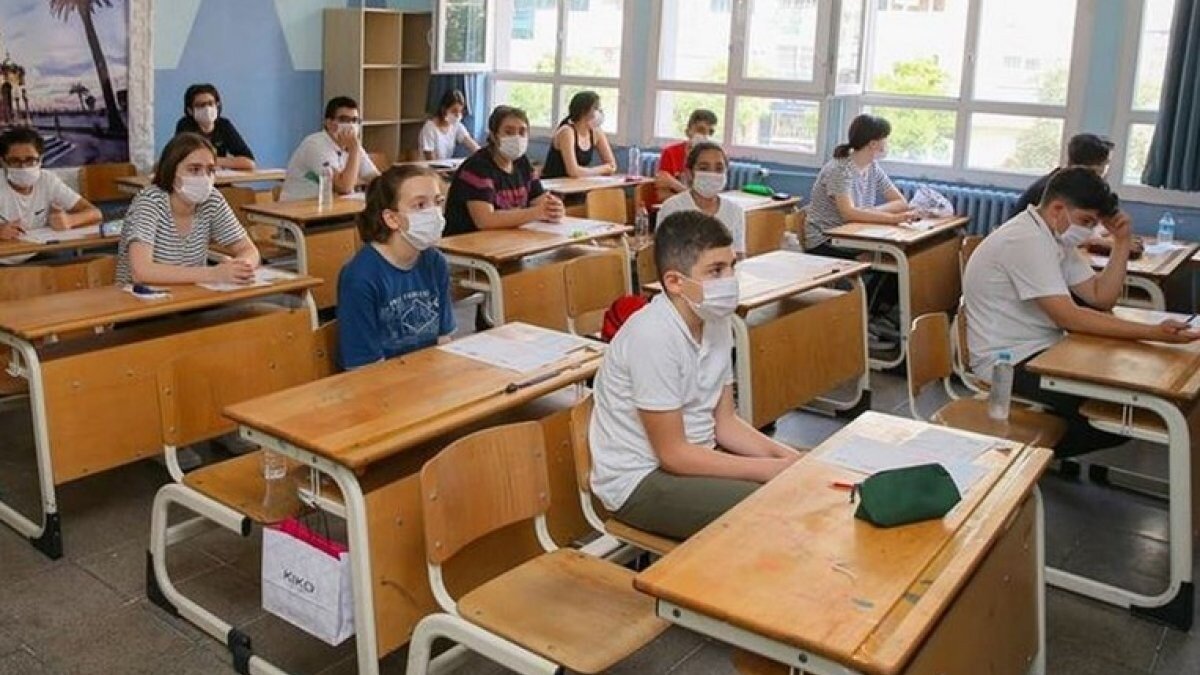 1 milyon 200 bin öğrenci, koronavirüs önlemleri altında LGS'ye giriyor
