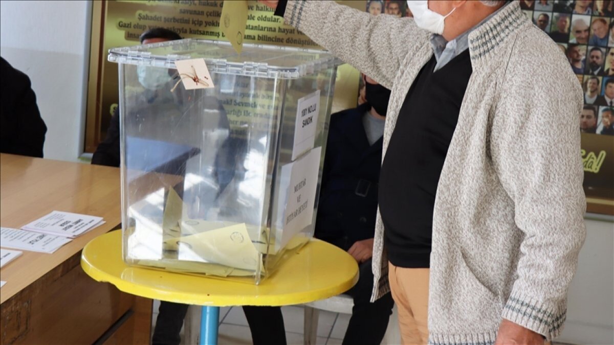 Rize'de görevden alınan muhtar yeniden seçildi