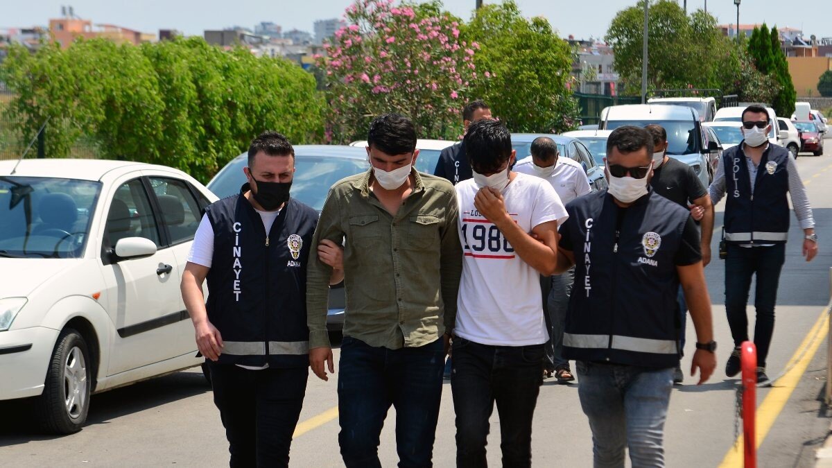 Adana'da otomobiliyle kaza yapan arkadaşını öldürdü