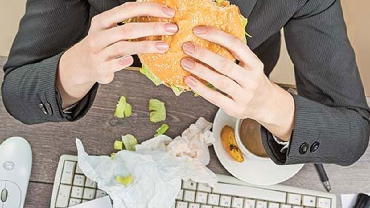 Yemek pişirirken ve yerken sağlığa zarar veren 7 hata