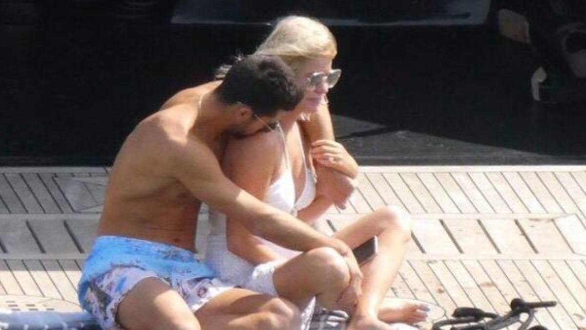 Caroline Stanbury 19 yaş küçük aşkıyla tatilde