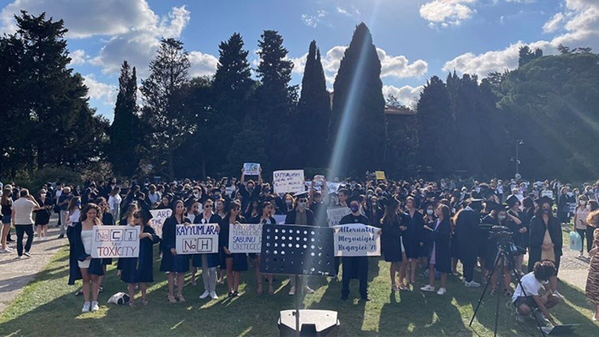 Boğaziçi’nde alternatif mezuniyet töreni
