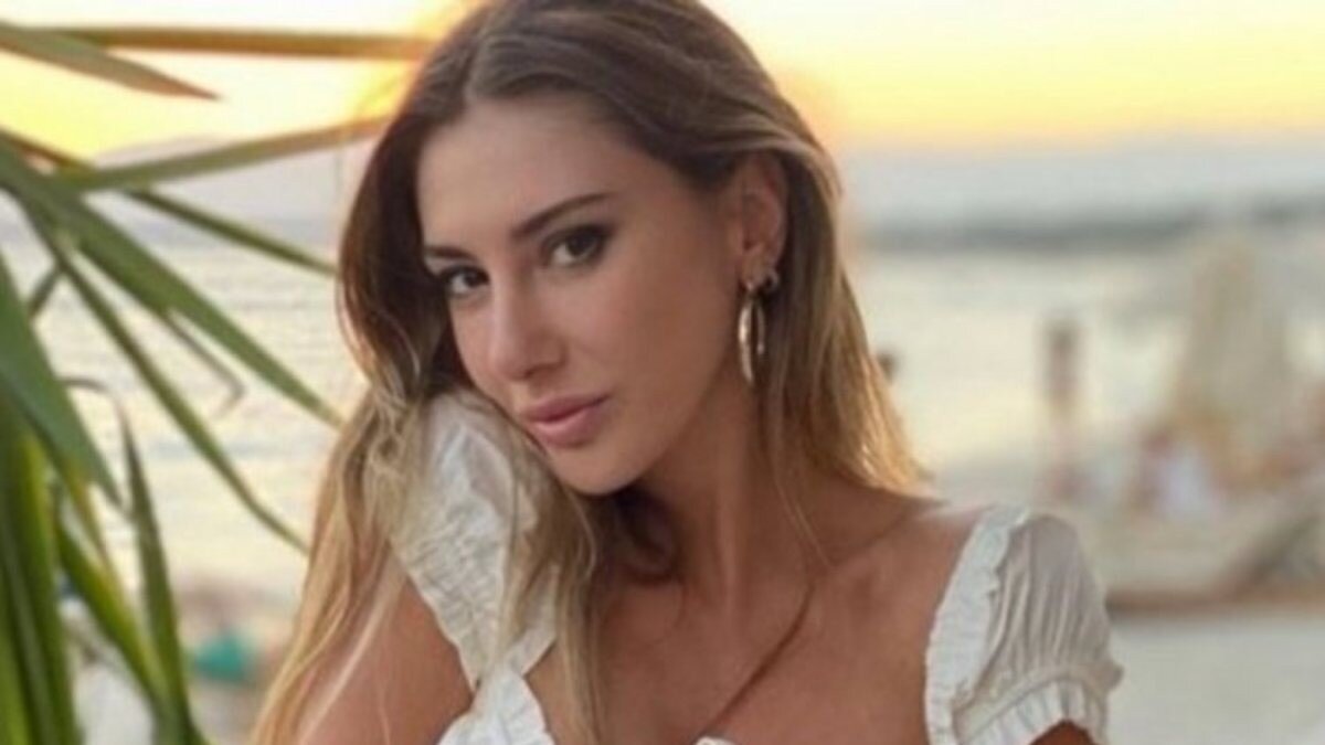 Şeyma Subaşı'ndan başörtülü poz