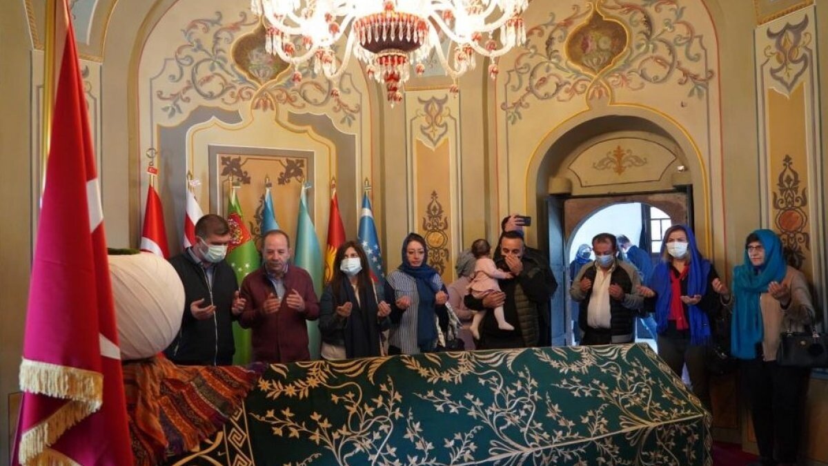 CHP’li başkanlar, Ertuğrul Gazi'nin türbesinde