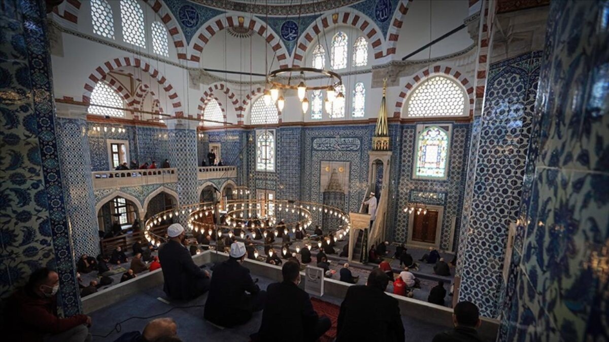 Diyanet 12 Kasım 2021 Cuma Hutbesi konusu ve metni: İbadet
