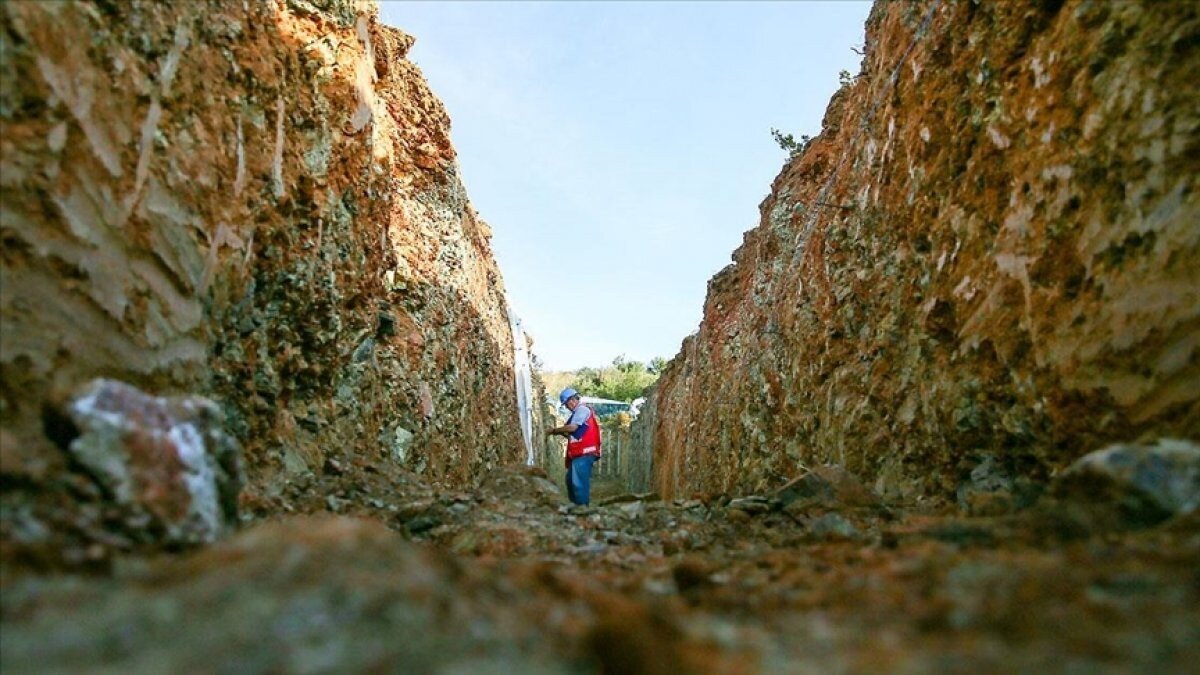 İzmir'de fay hatlarının haritası çıkarılıyor