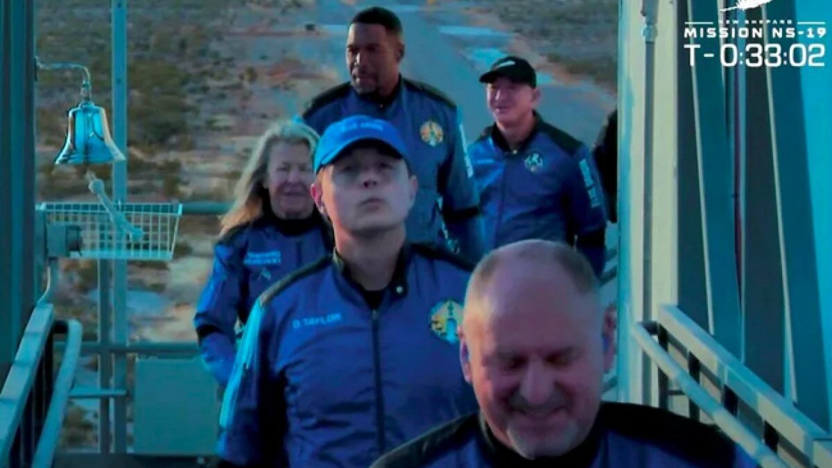 Uzay turizmi kapsamındaki 3. uçuş tamamlandı