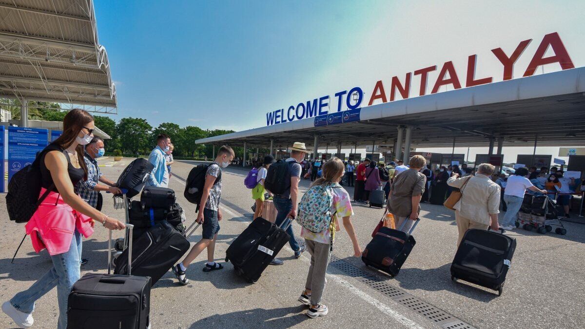 Antalya, 2021'de 9 milyon 81 bin turist ağırladı