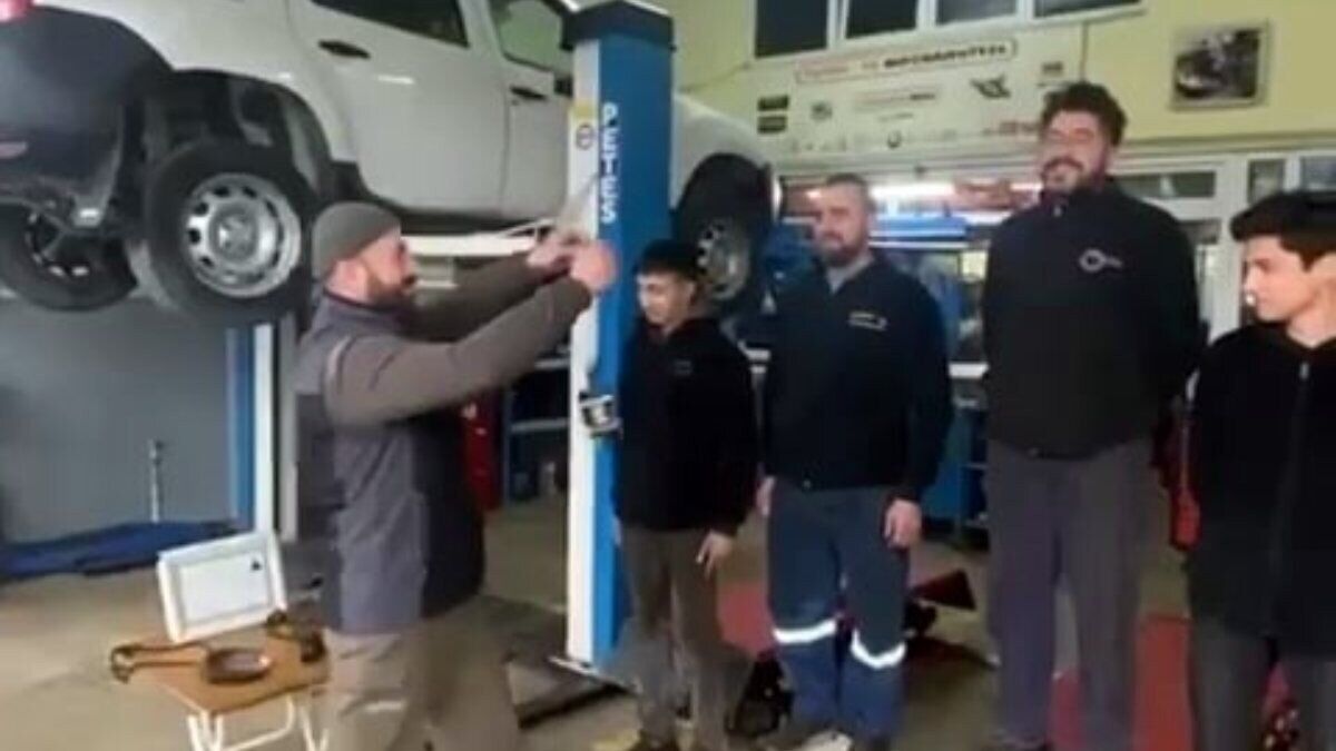 Sakarya'da oto tamircisi yılın elemanını böyle seçti