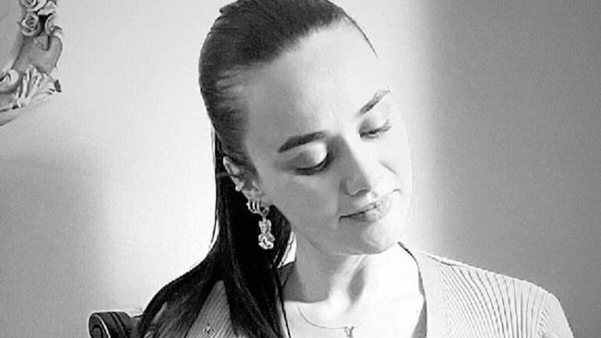 Hande Soral'dan Bensu Soral'lı hamilelik pozu