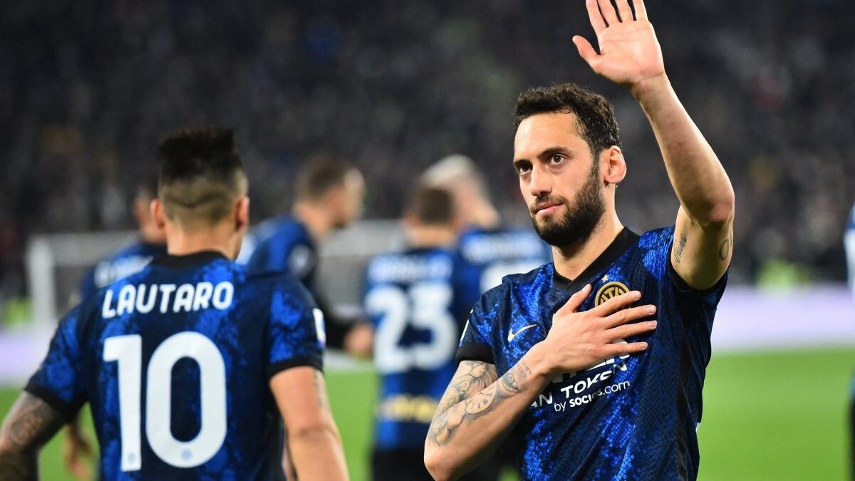 Inter, Juventus'u milli futbolcu Hakan Çalhanoğlu'nun golüyle yıktı