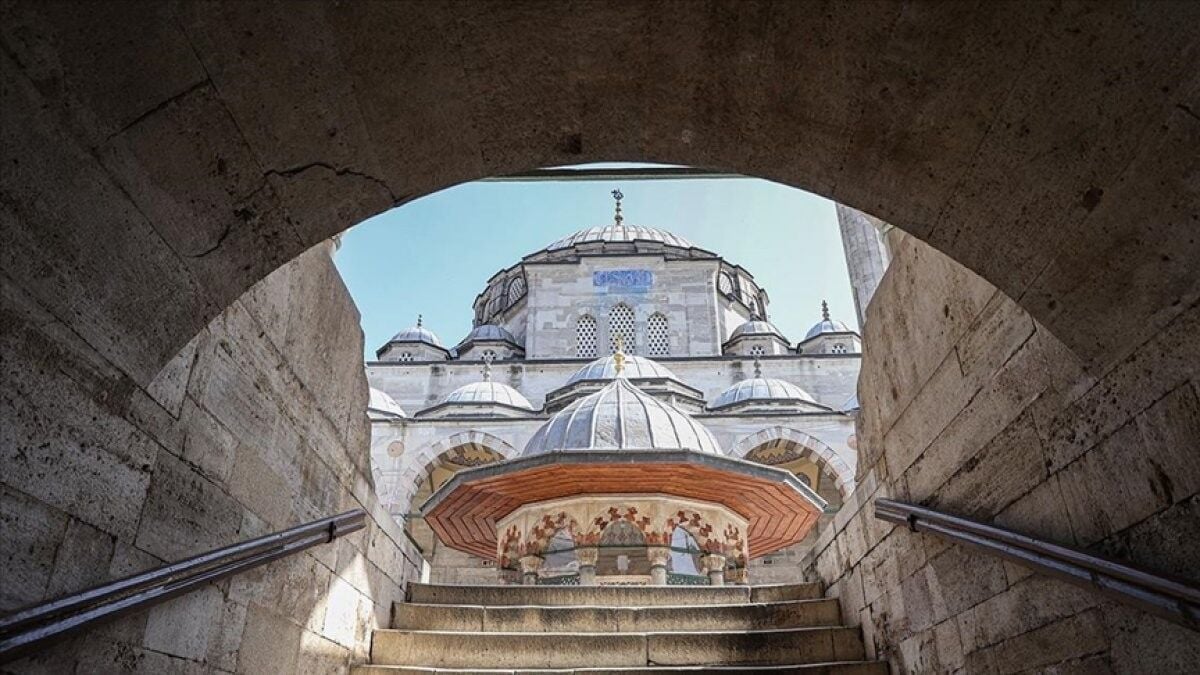 Sokullu Mehmet Paşa Camisi'nde cennetten geldiği inanılan parçalar