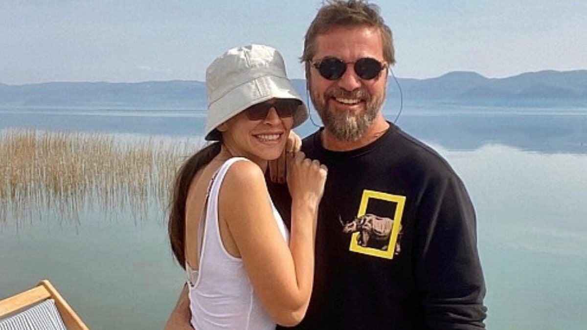 Engin Altan Düzyatan ve Neslişah Alkoçlar'dan bayram pozu