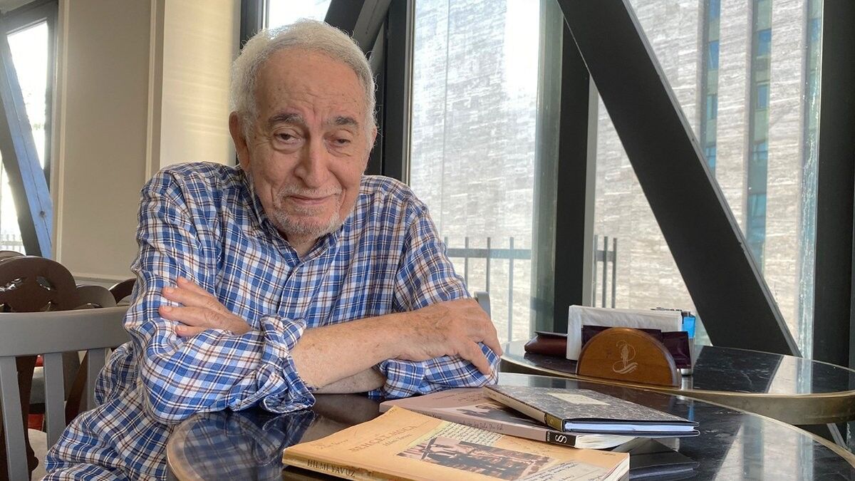 Hilmi Yavuz denemeleriyle okurun karşısında: Budalalığın Keşfi