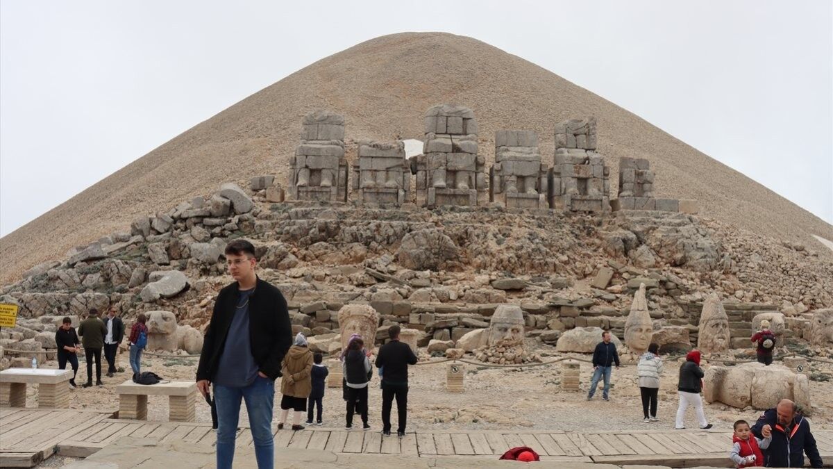 Bayram'da Nemrut Dağı'na ziyaretçi aktı