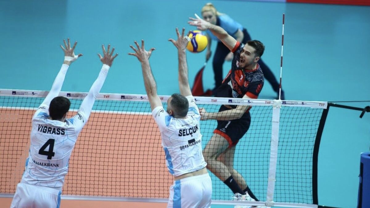 Halkbank'ı yenen Ziraat Bankkart, Efeler Ligi şampiyonu oldu