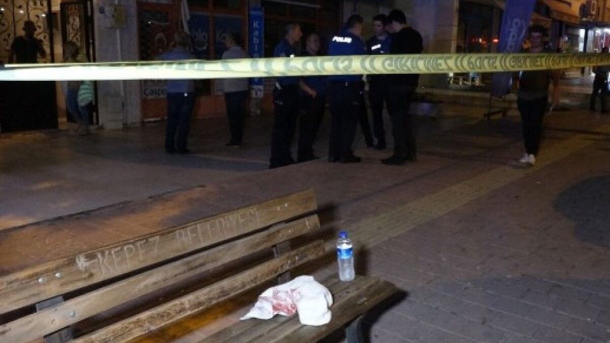 Antalya'da bir kiracı, tartıştığı apartman yöneticisini bıçakladı