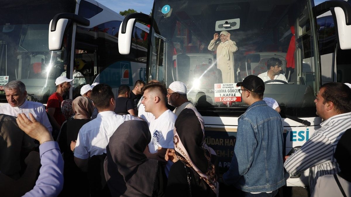 Pandemi sonrası ilk hac kafilesi İstanbul'dan uğurlandı